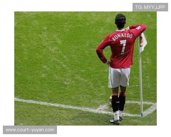 足球球星挑战极限运动 展现单车骑行新风采